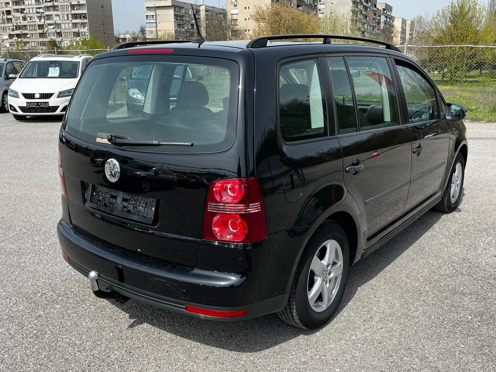 VW Touran Facelift 1.9TDI 105, снимка 5 - Автомобили и джипове - 54194364