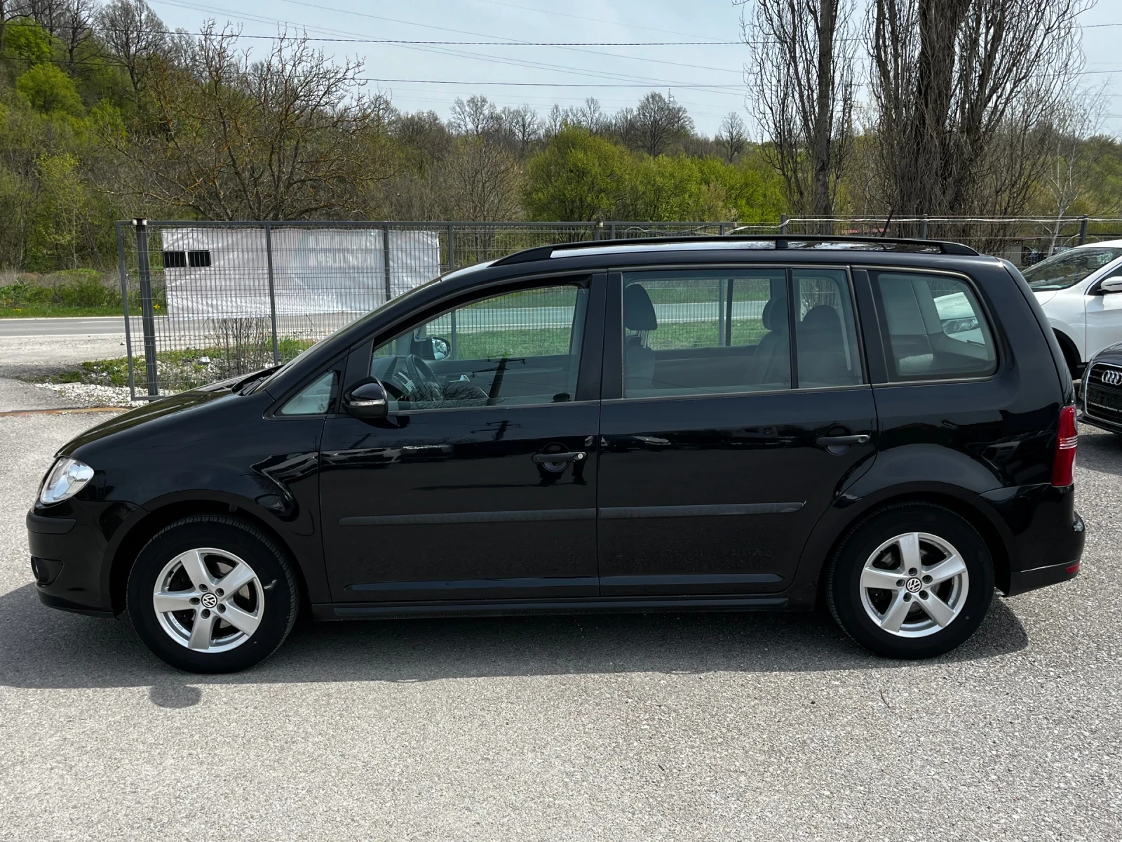 VW Touran Facelift 1.9TDI 105, снимка 2 - Автомобили и джипове - 54194364