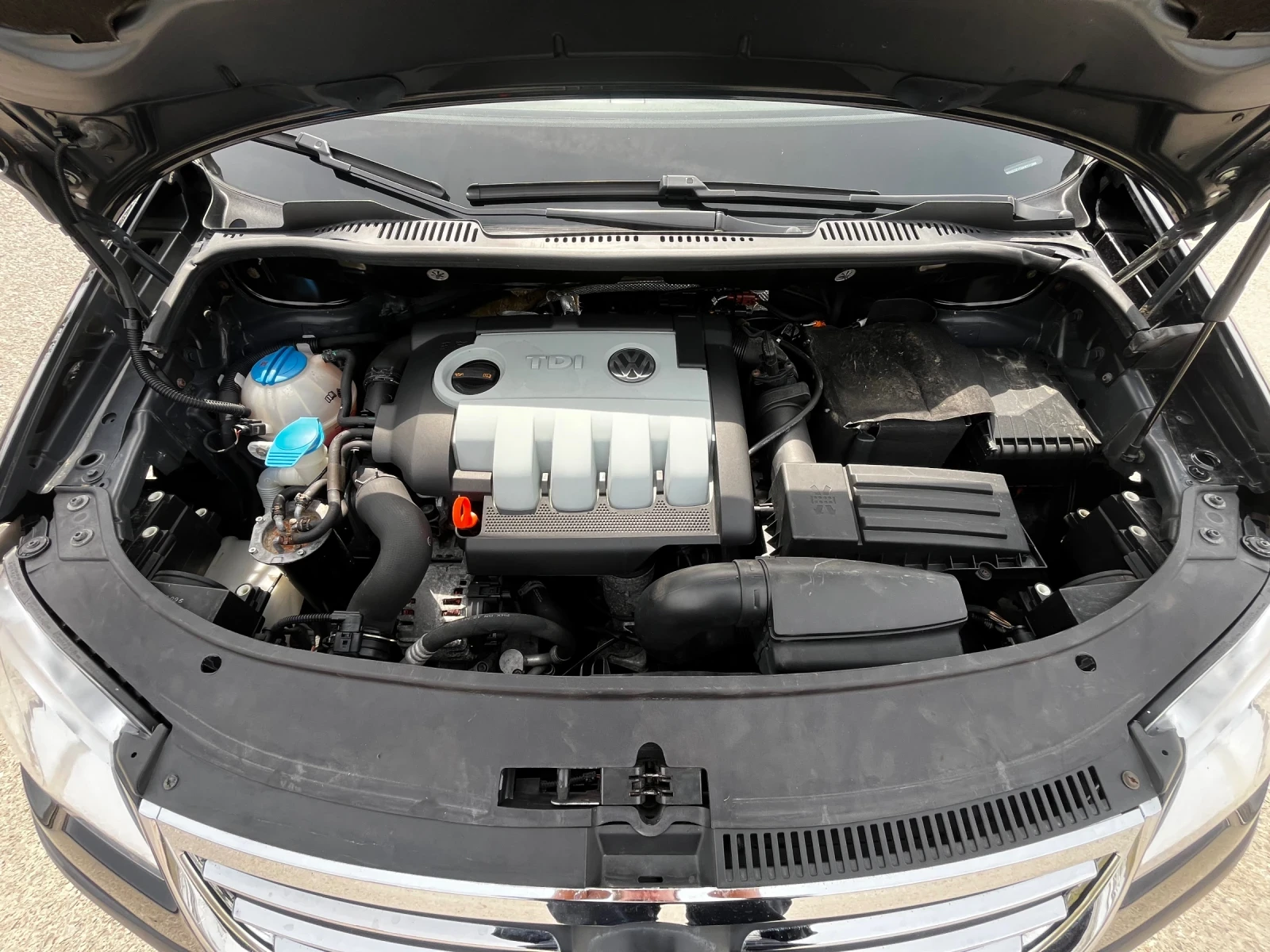 VW Touran Facelift 1.9TDI 105, снимка 15 - Автомобили и джипове - 54194364