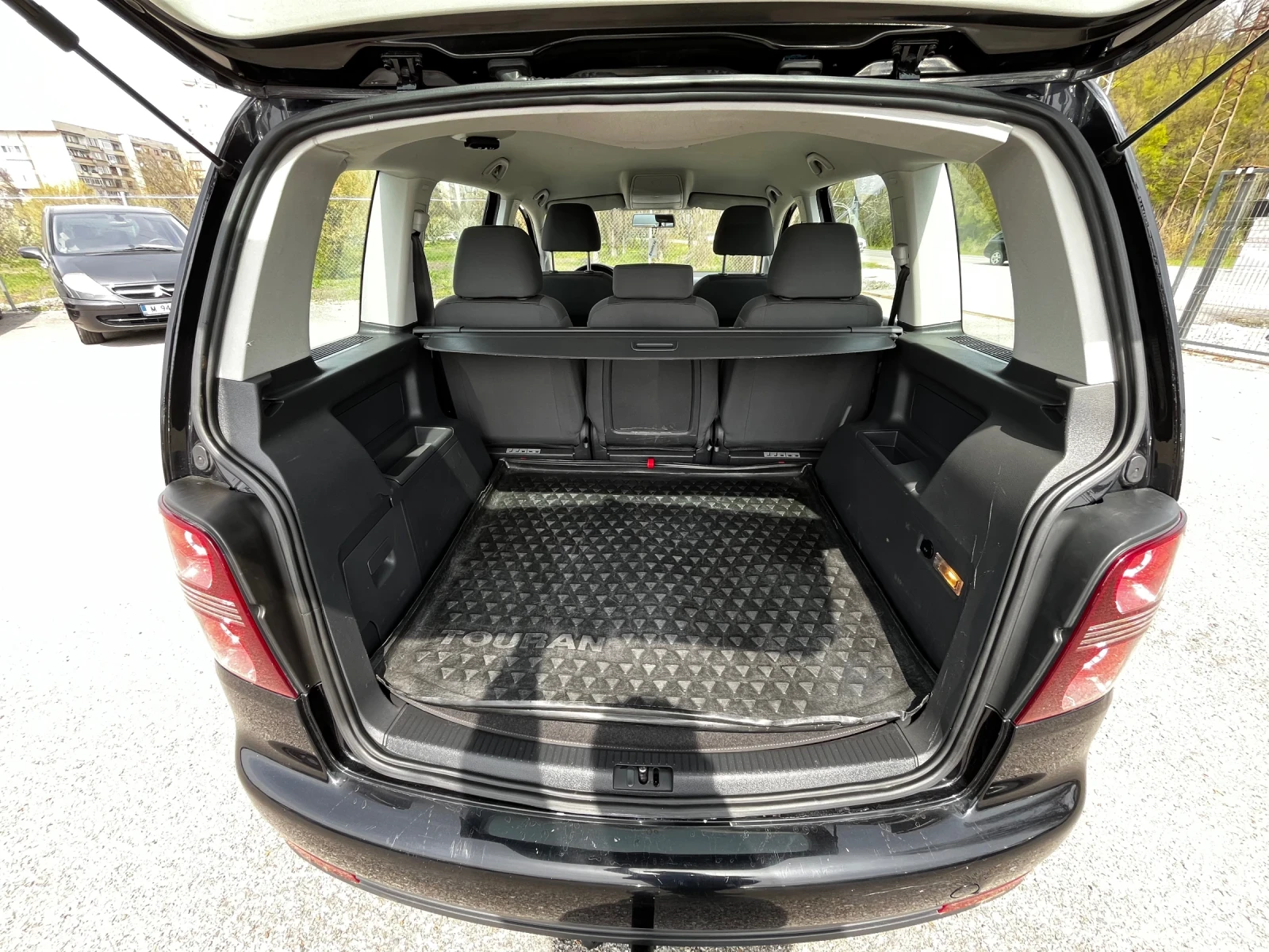 VW Touran Facelift 1.9TDI 105, снимка 14 - Автомобили и джипове - 54194364