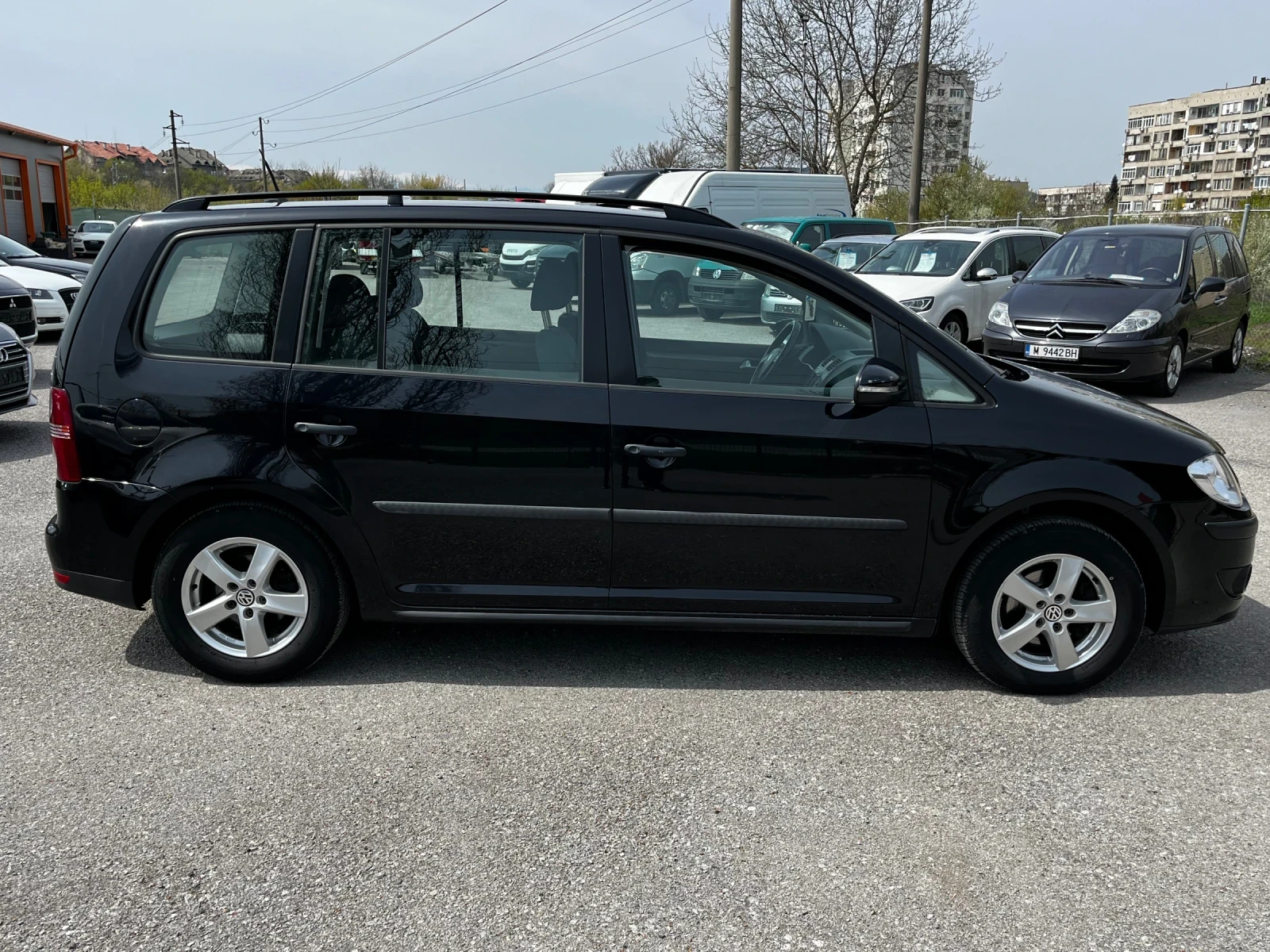 VW Touran Facelift 1.9TDI 105, снимка 6 - Автомобили и джипове - 54194364