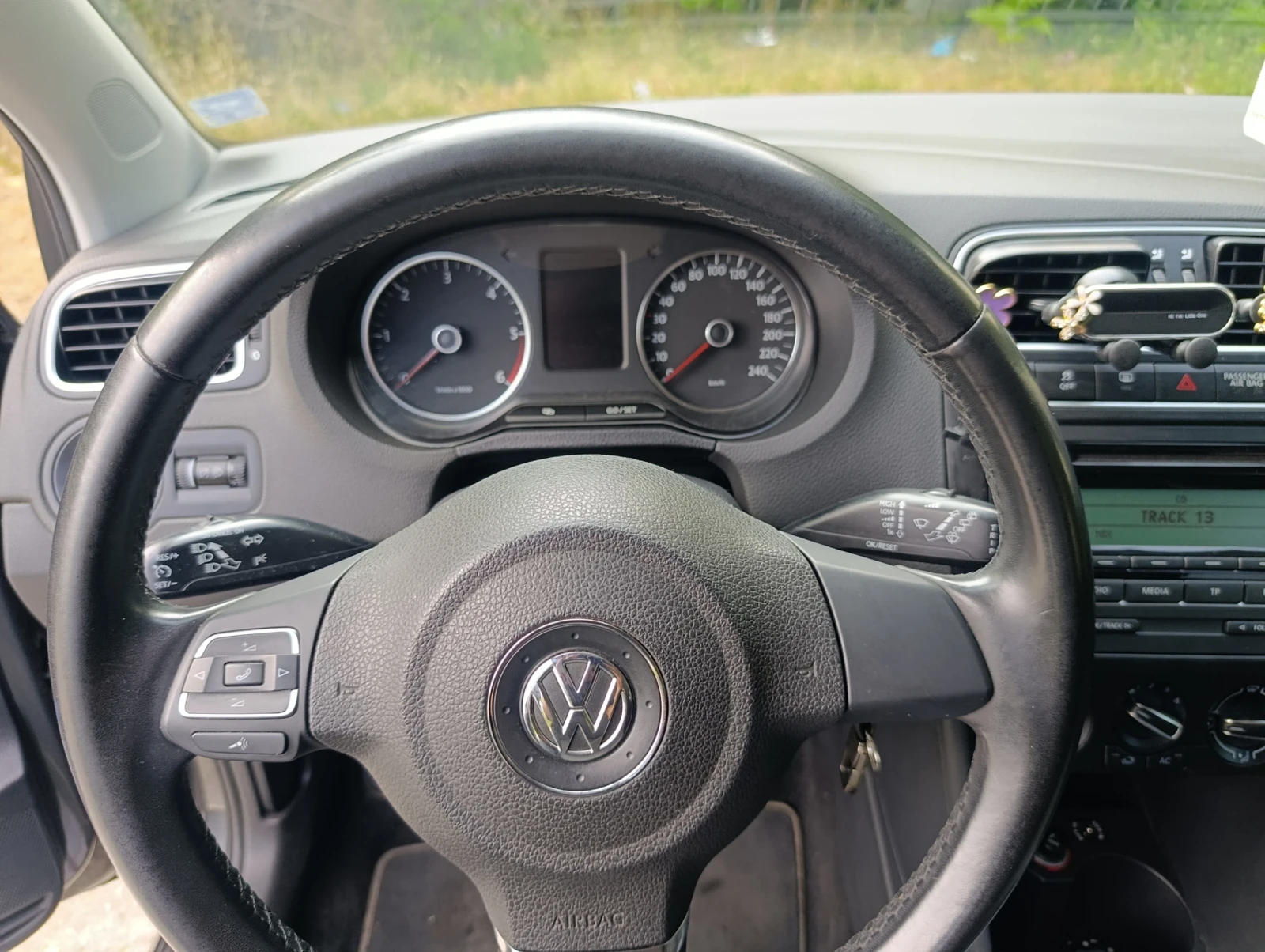 VW Polo 1.6 TDI , снимка 11 - Автомобили и джипове - 54994201