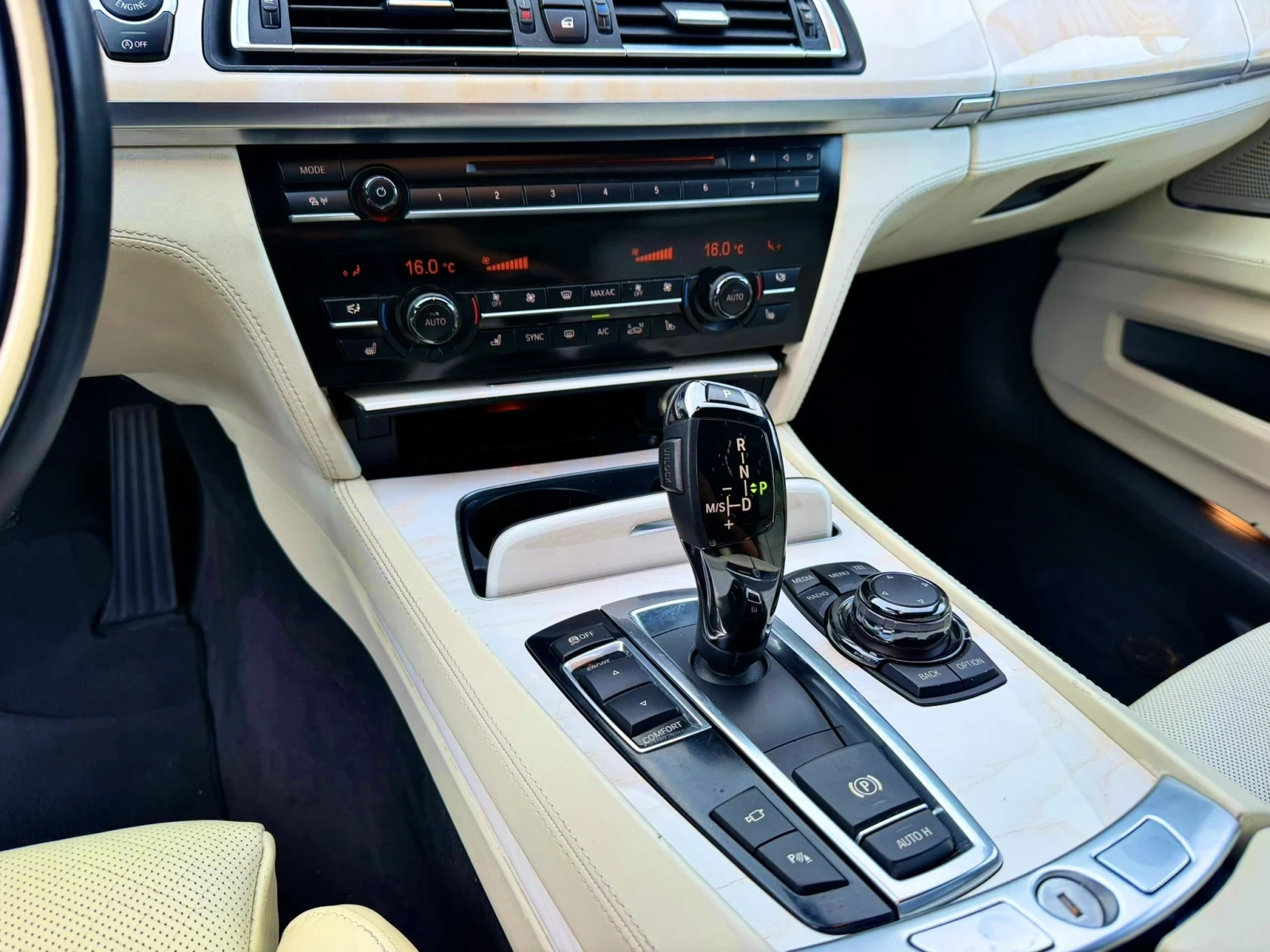 BMW 750, снимка 10 - Автомобили и джипове - 55323955