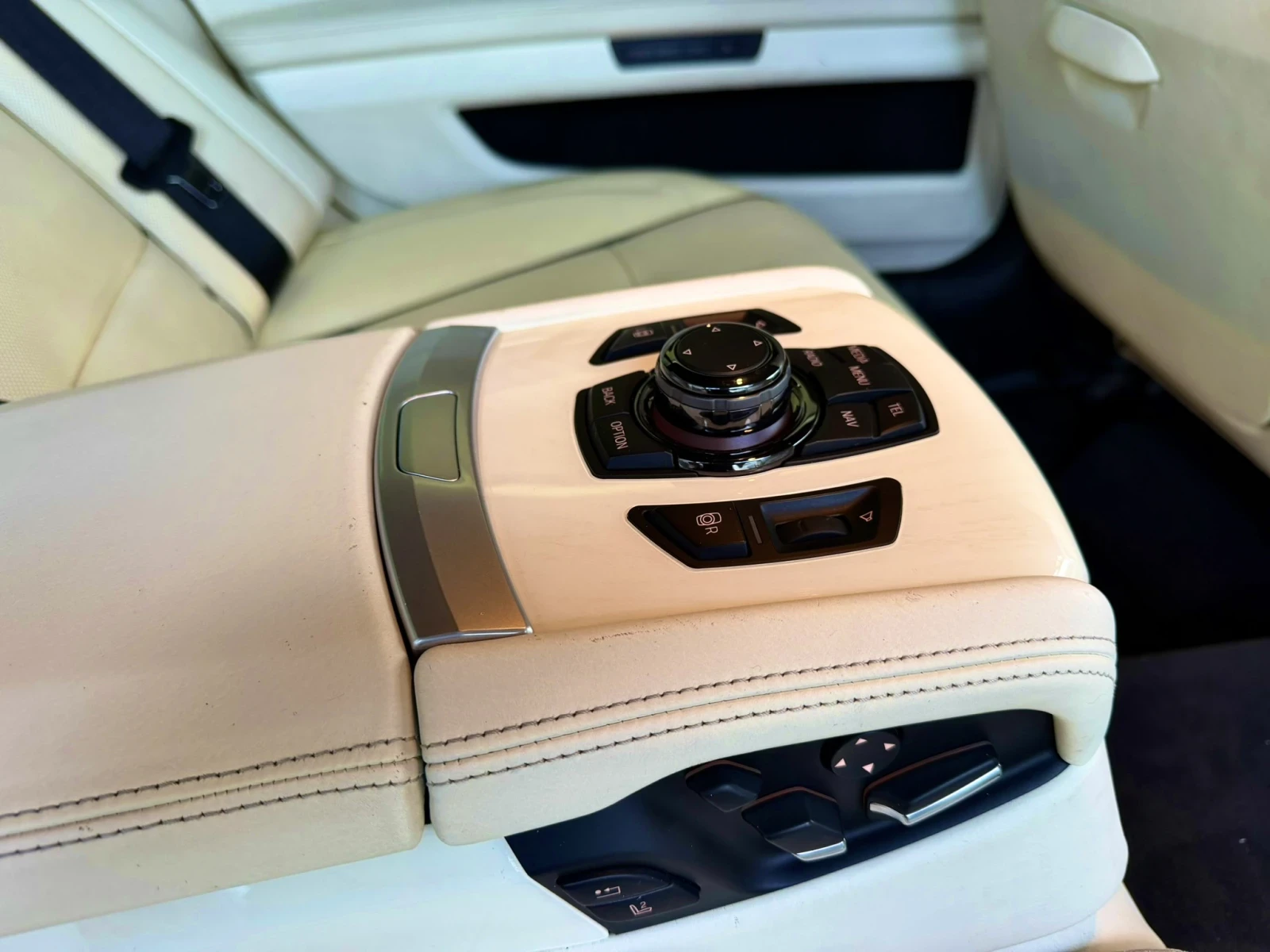 BMW 750, снимка 9 - Автомобили и джипове - 55323955