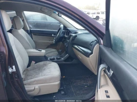 Обява за продажба на Kia Sorento 2.4L I-4 DI, DOHC, VVT, 191HP Front Wheel Drive ~11 700 лв. - изображение 10 | Auto.bg Обява за продажба на Kia Sorento 2.4L I-4 DI, DOHC, VVT, 191HP Front Wheel Drive ~11 700 лв. - изображение 10