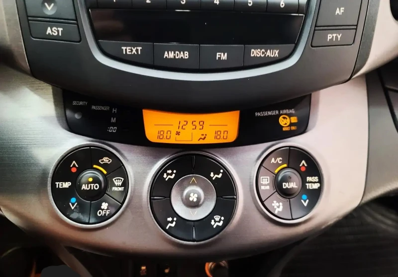 Toyota Rav4 2.2 d4d  150ks, снимка 12 - Автомобили и джипове - 48131700