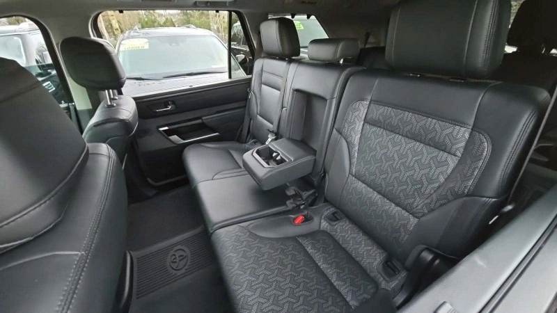 Toyota Sequoia PLATINUM* Крайна цена до България без търг!, снимка 11 - Автомобили и джипове - 48660576