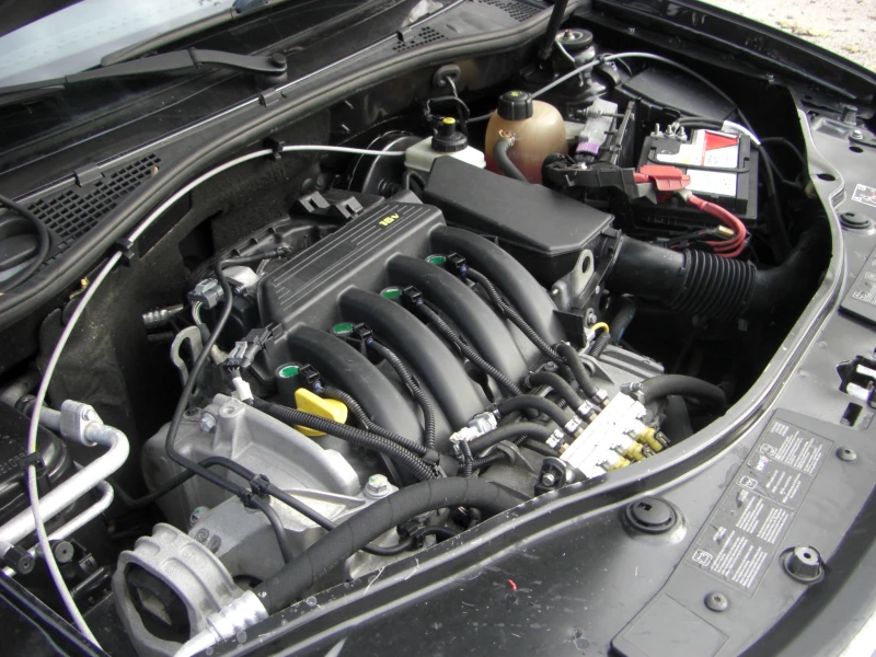 Dacia Duster 1.6i GPL, снимка 17 - Автомобили и джипове - 52387428