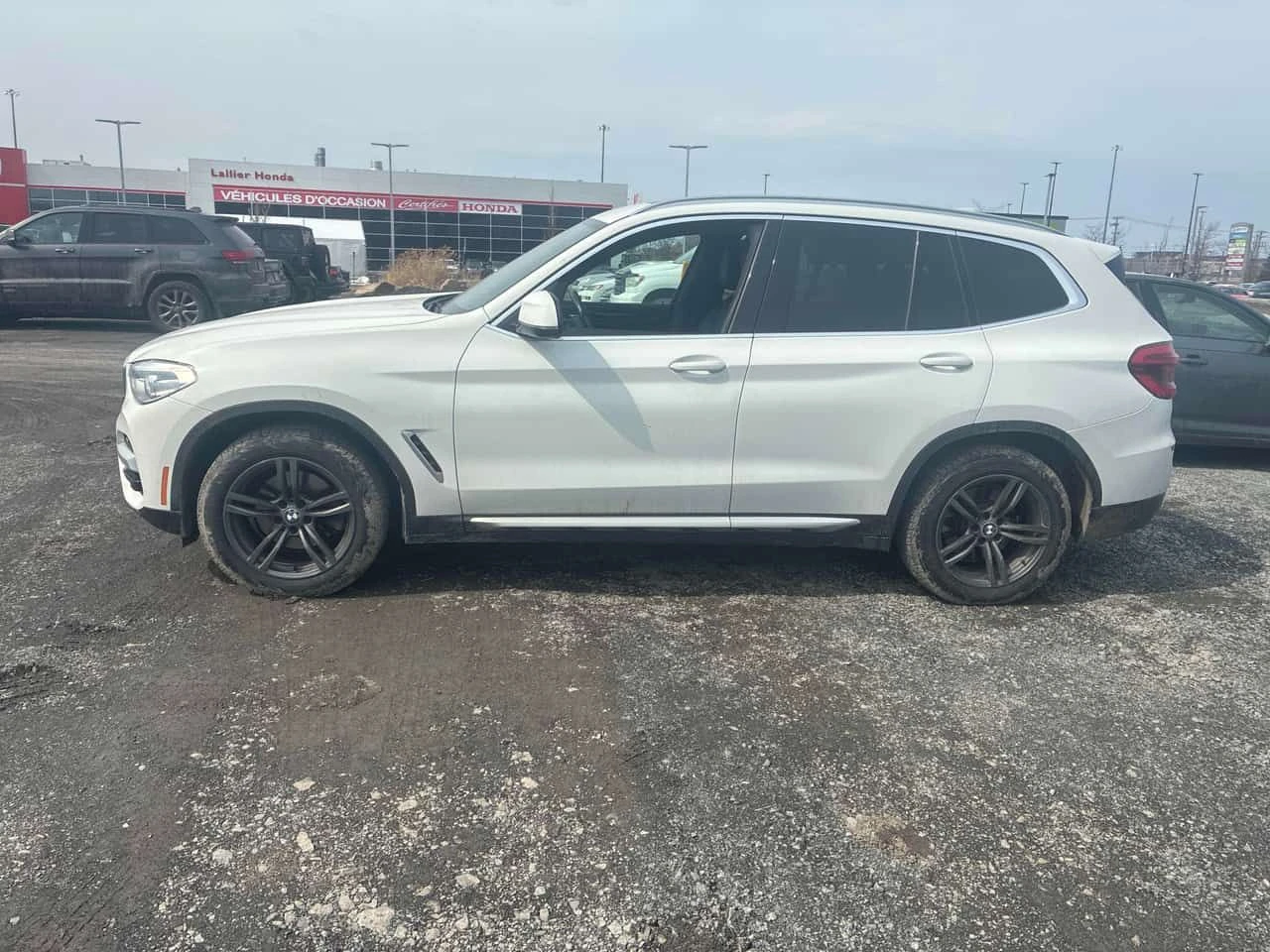 BMW X3 xDrive30i/ПОДГРЕВИ/ПАНОРАМА/КЛИП НА МОТОРА, снимка 3 - Автомобили и джипове - 54034419