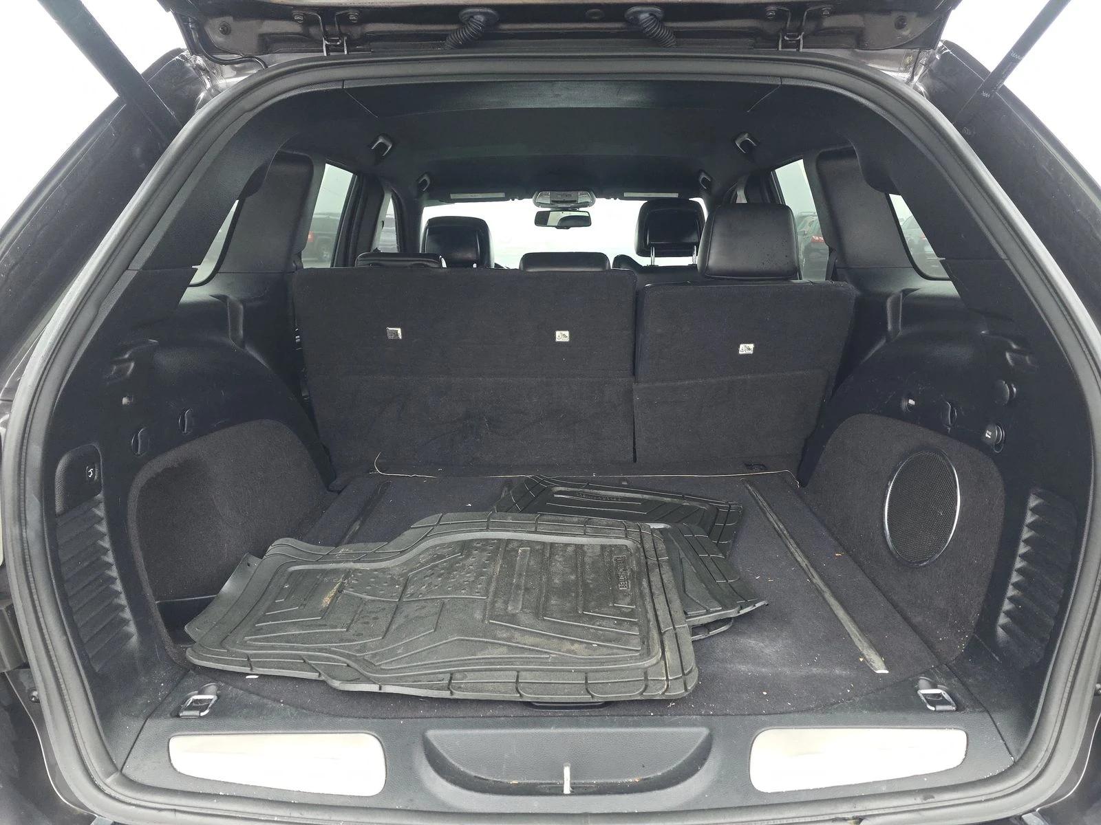 Jeep Grand cherokee 5.7* V8* 8ZF* ПОДГРЕВ* КАМЕРА* КЕЙЛЕС* LANE* ASSIS, снимка 14 - Автомобили и джипове - 54139176