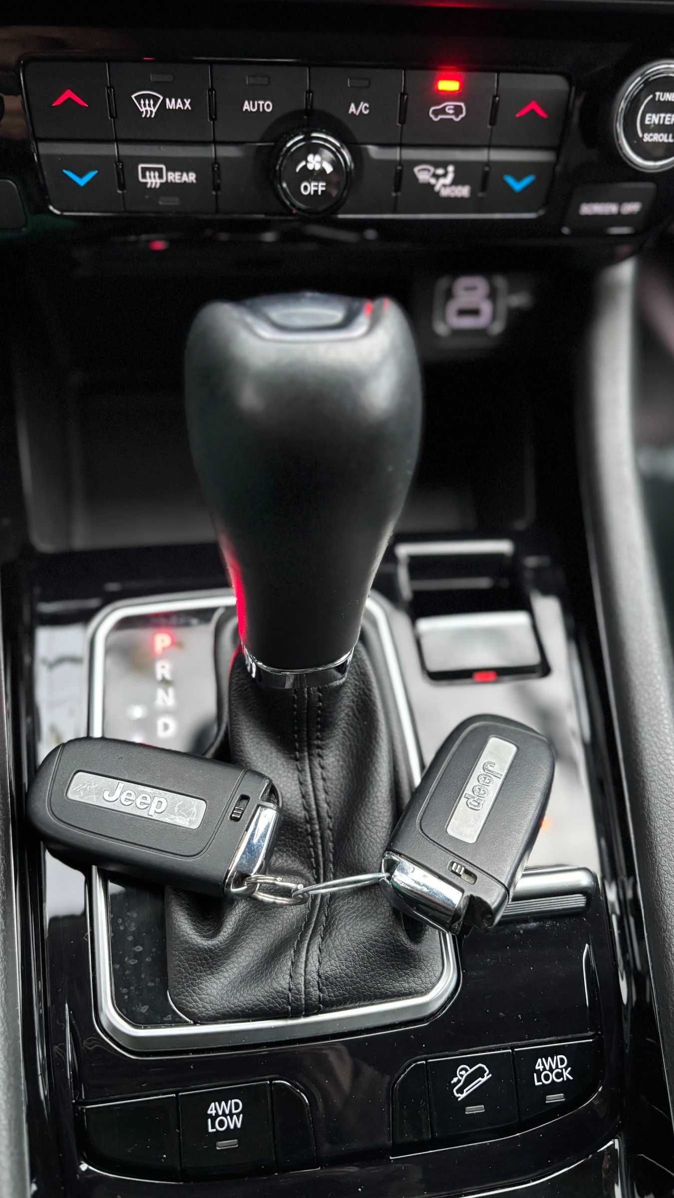 Jeep Compass NARDO GRAY FULL 1.3T4 PHEV LIMITED 3xe AUTO, снимка 10 - Автомобили и джипове - 54262903