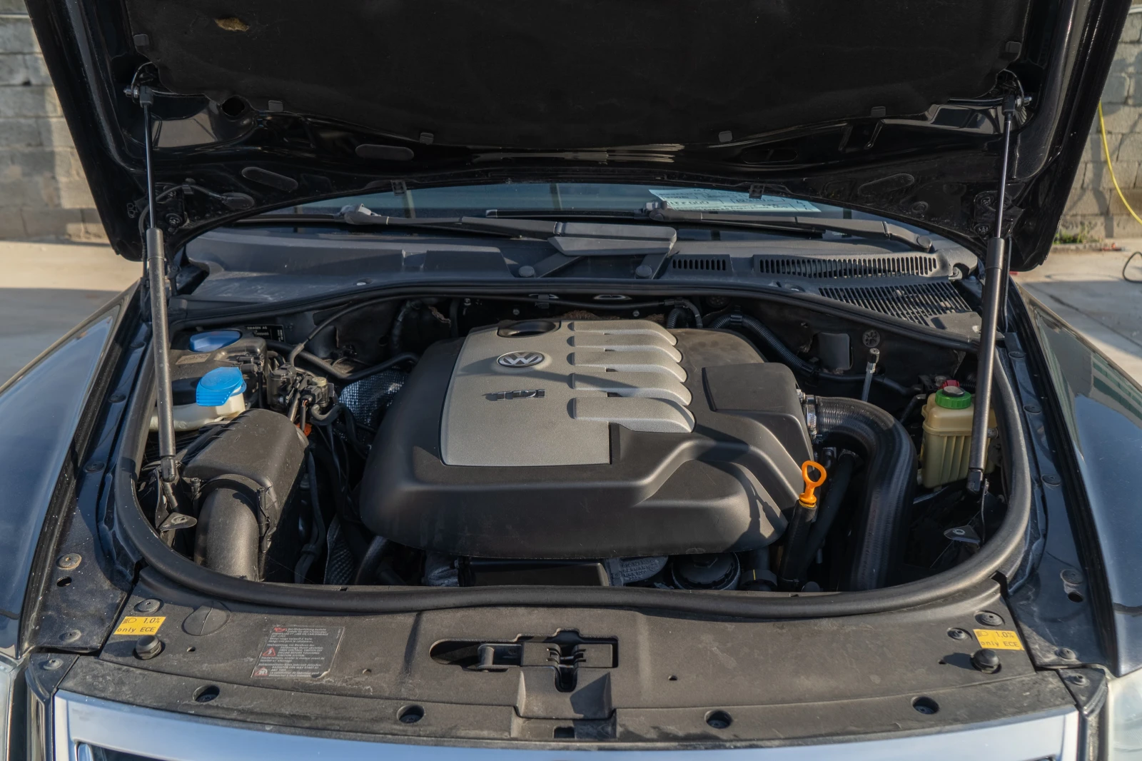 VW Touareg 2.5TDI = АВТОМАТ = ТОП СЪСТОЯНИЕ = 4Х4 = ЛИЗИНГ, снимка 17 - Автомобили и джипове - 54416903