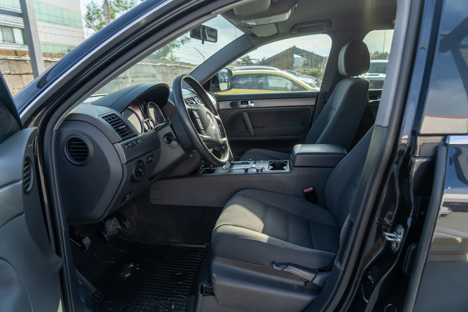 VW Touareg 2.5TDI = АВТОМАТ = ТОП СЪСТОЯНИЕ = 4Х4 = ЛИЗИНГ, снимка 9 - Автомобили и джипове - 54416903