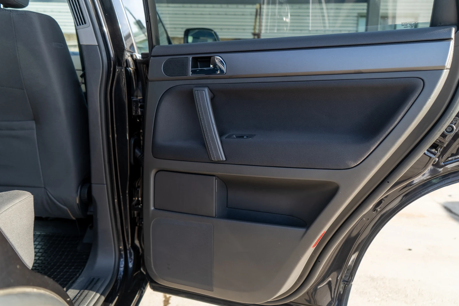 VW Touareg 2.5TDI = АВТОМАТ = ТОП СЪСТОЯНИЕ = 4Х4 = ЛИЗИНГ, снимка 15 - Автомобили и джипове - 54416903