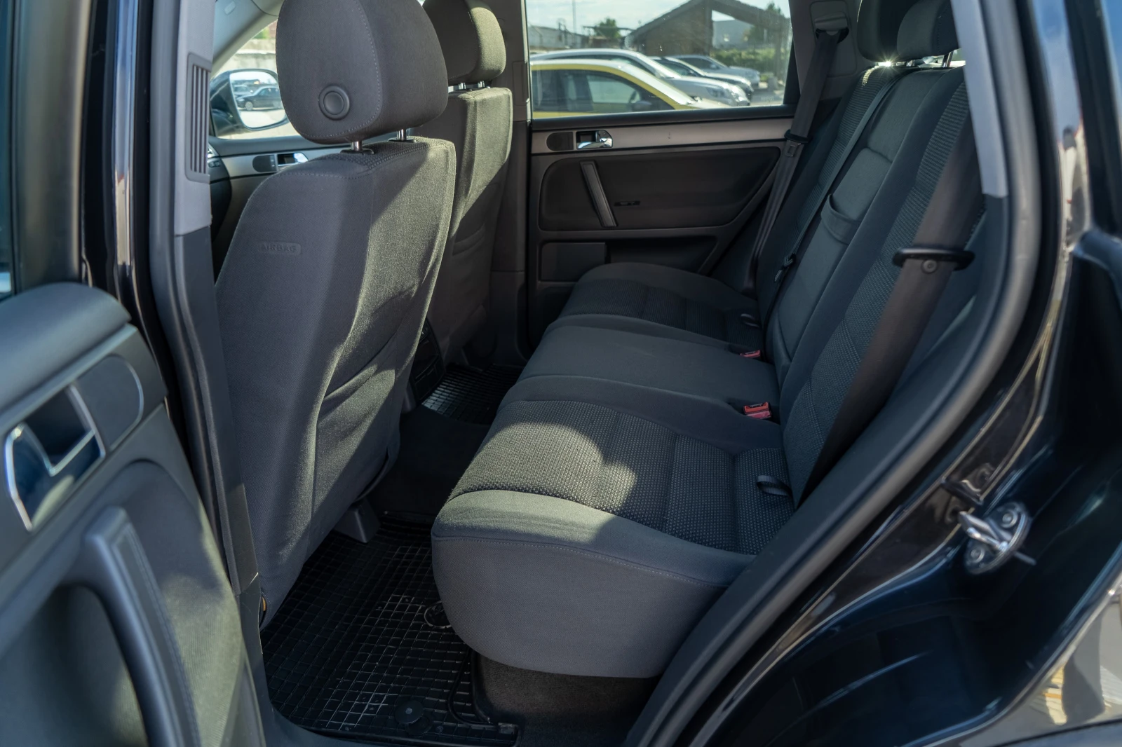 VW Touareg 2.5TDI = АВТОМАТ = ТОП СЪСТОЯНИЕ = 4Х4 = ЛИЗИНГ, снимка 11 - Автомобили и джипове - 54416903