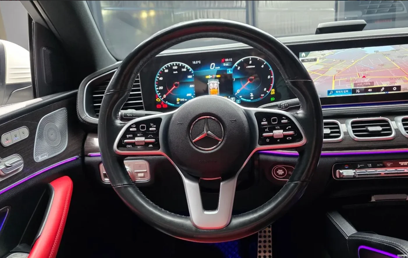 Mercedes-Benz GLE 400 AMG * МАСАЖИ * ПОДРЕВИ * ОБДУХВАНЕ, снимка 8 - Автомобили и джипове - 54998122