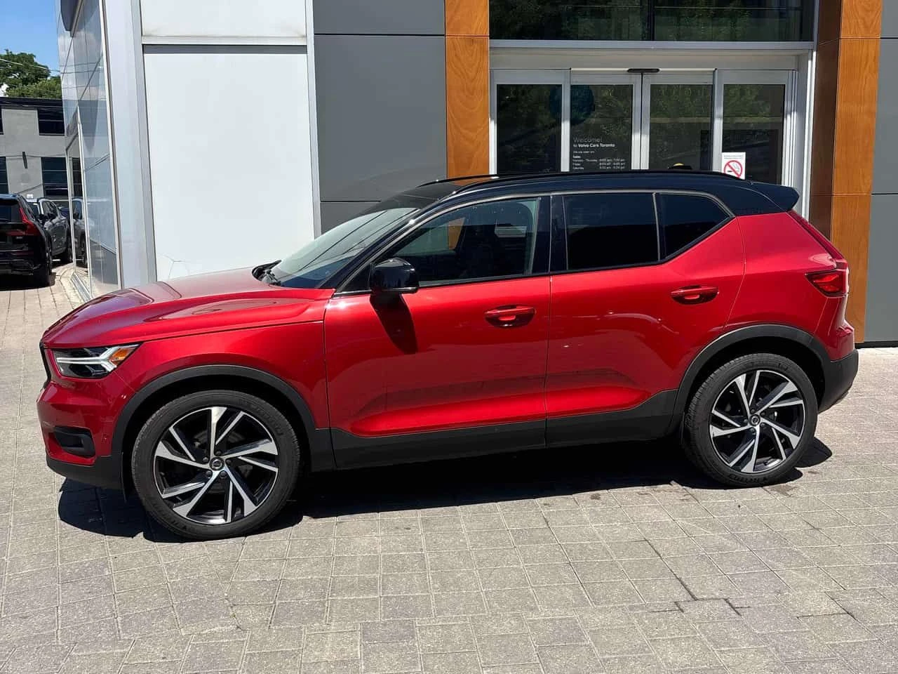 Volvo XC40 R Design  CARFAX, снимка 2 - Автомобили и джипове - 55380576