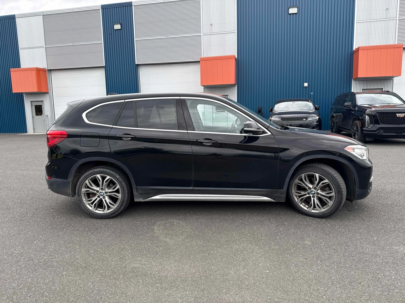 BMW X1 * xDrive28i * АВТОКРЕДИТ БЕЗ ПЪРВОНАЧАЛНА ВНОСКА, снимка 4 - Автомобили и джипове - 56018170