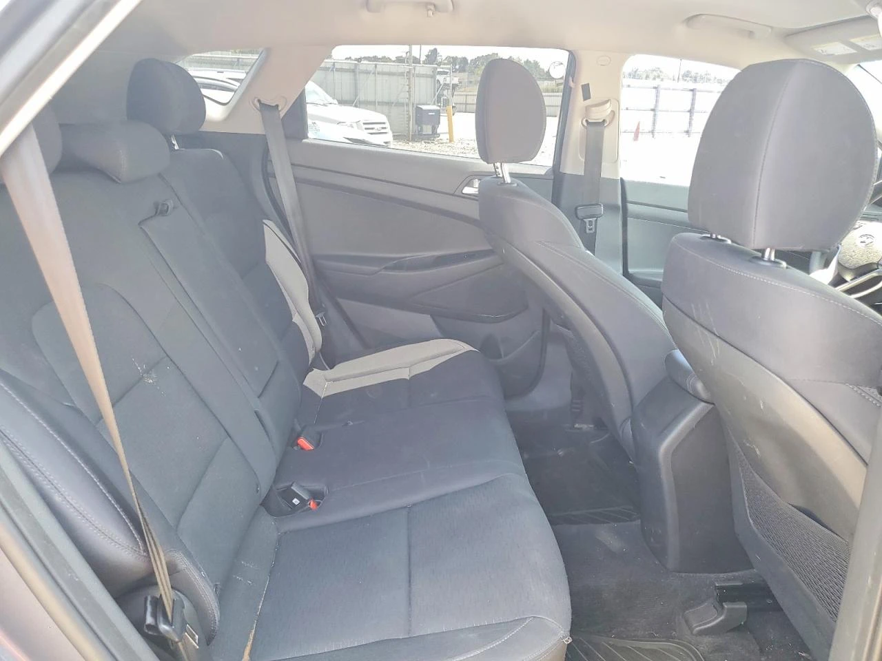 Hyundai Tucson 2.0l Value, снимка 11 - Автомобили и джипове - 56216982