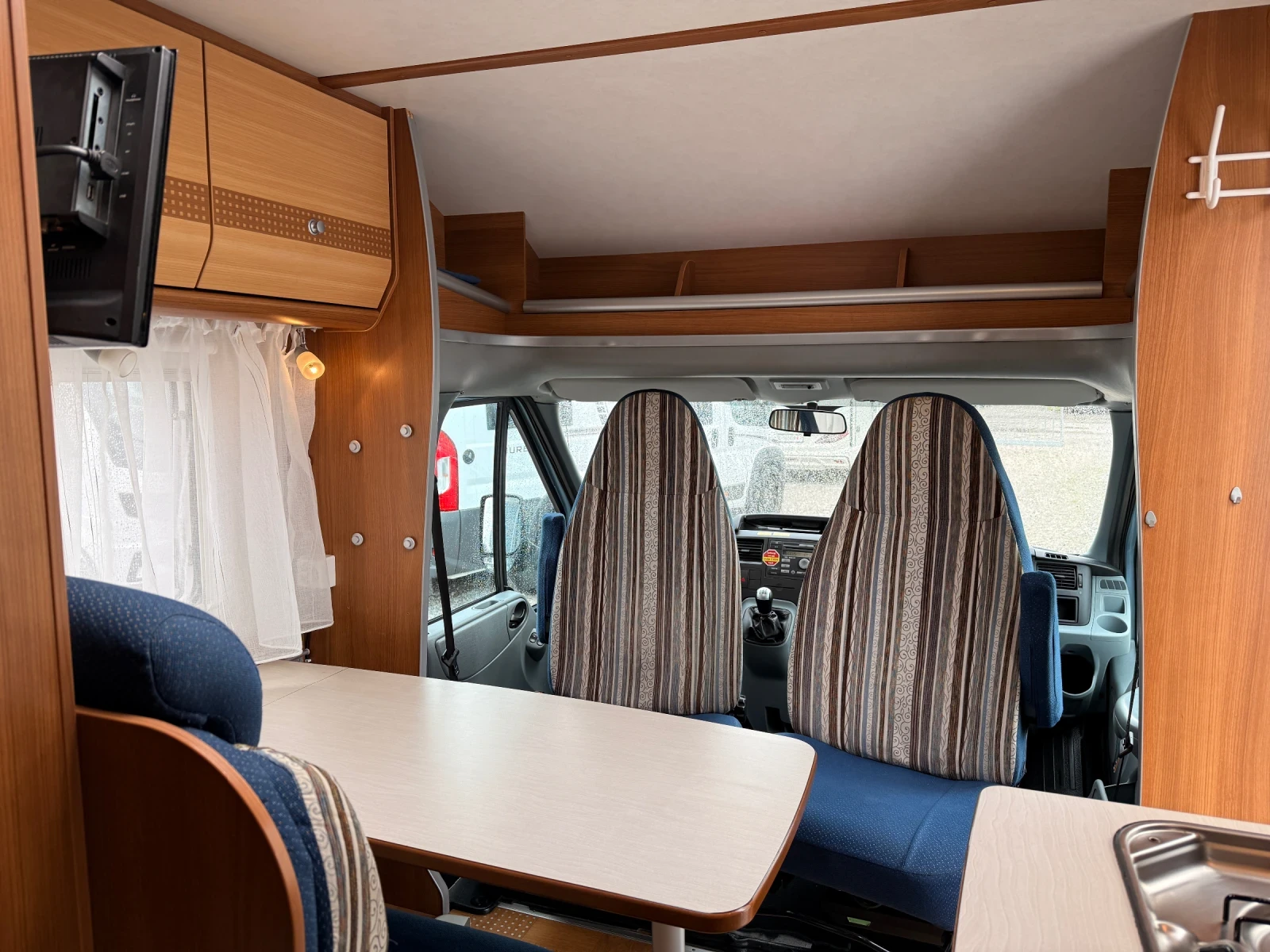 Кемпер Carado CaraLine T337, снимка 11 - Каравани и кемпери - 54092232