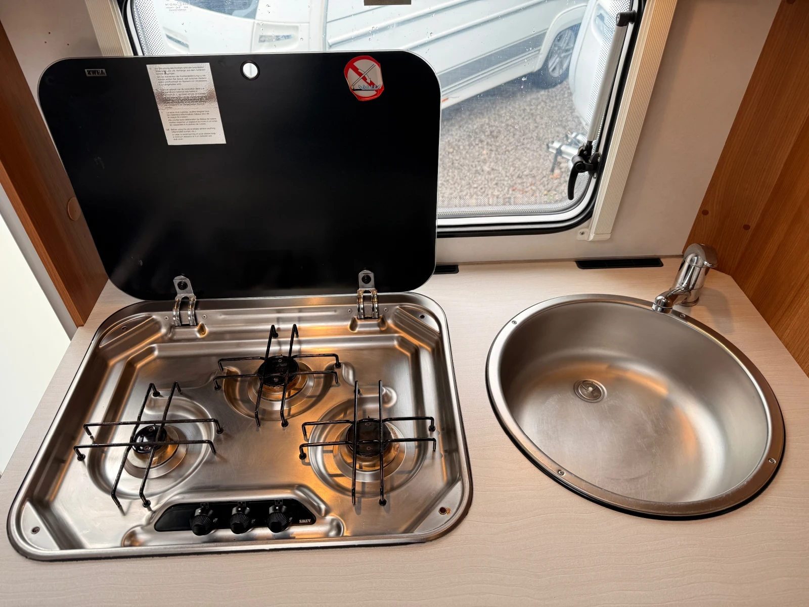 Кемпер Carado CaraLine T337, снимка 13 - Каравани и кемпери - 54092232