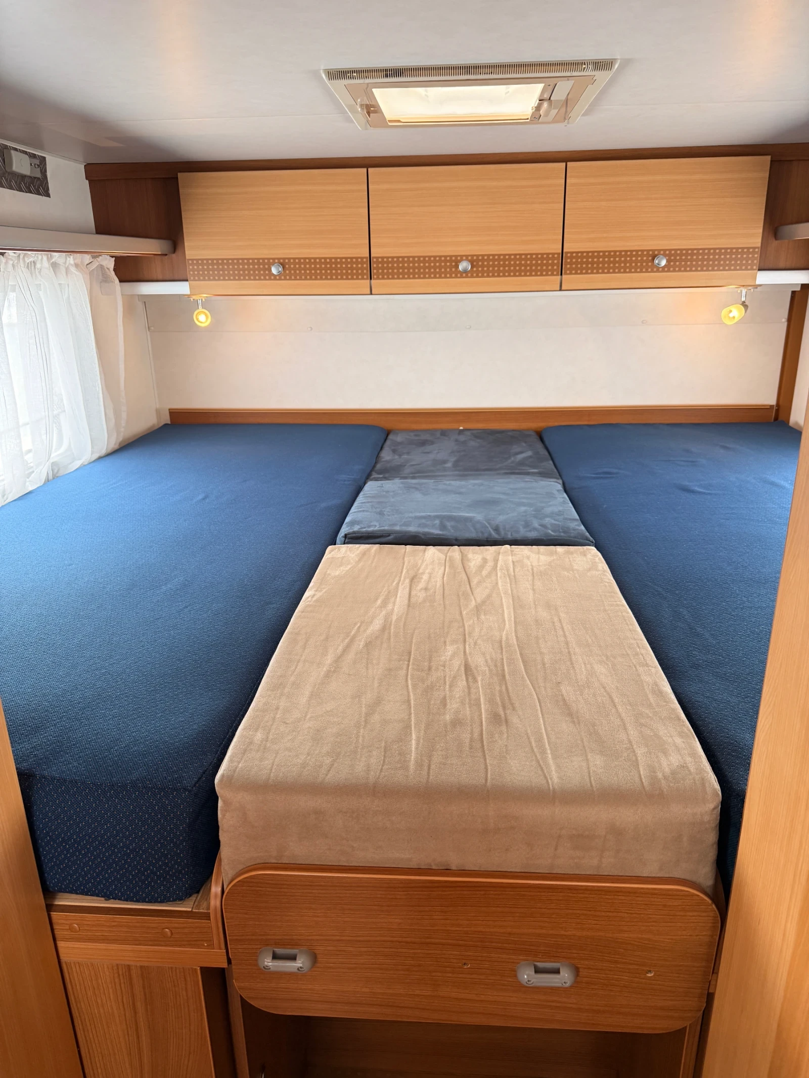 Кемпер Carado CaraLine T337, снимка 17 - Каравани и кемпери - 54092232