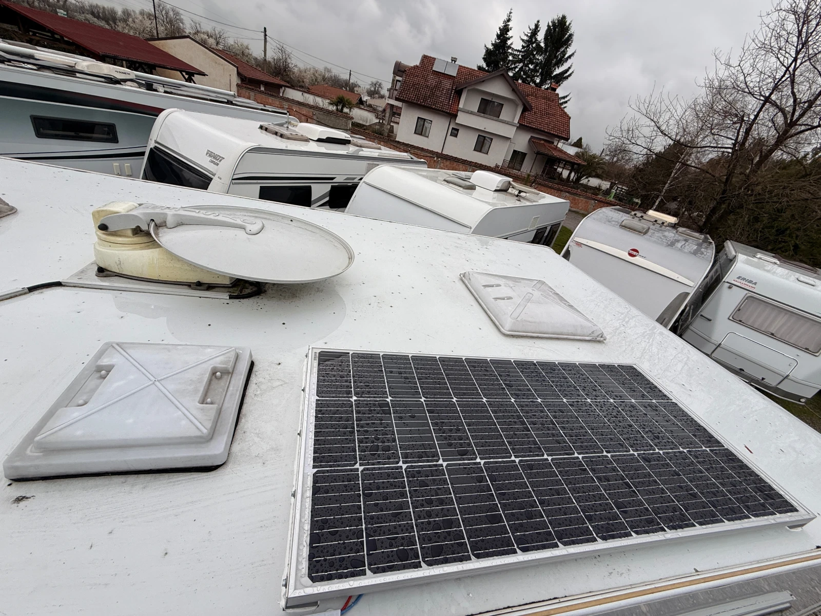 Кемпер Carado CaraLine T337, снимка 7 - Каравани и кемпери - 54092232