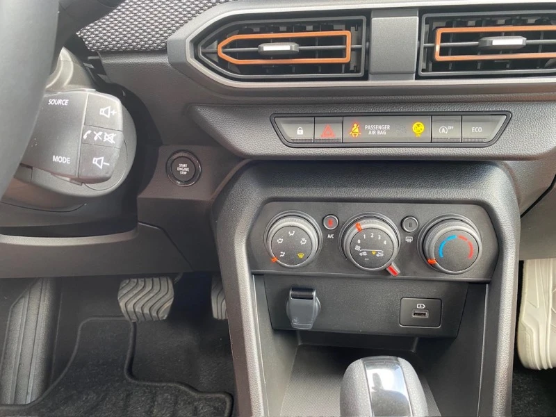 Dacia Sandero Stepway, снимка 13 - Автомобили и джипове - 47465846