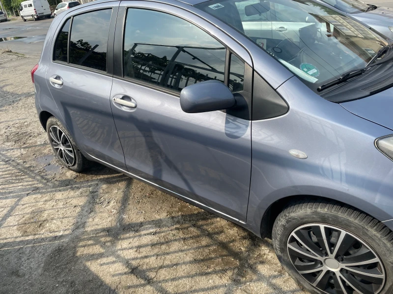 Toyota Yaris 1.3 VVti, снимка 4 - Автомобили и джипове - 47660958