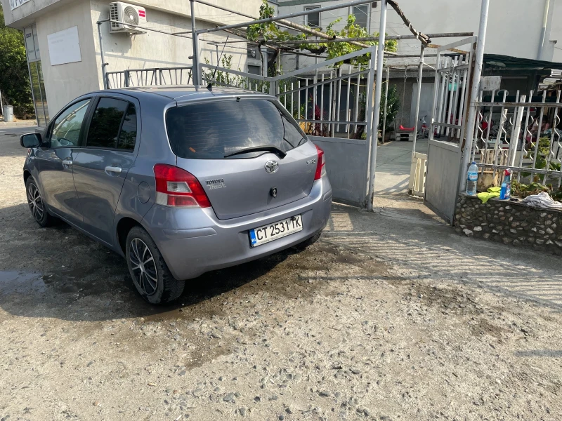 Toyota Yaris 1.3 VVti, снимка 3 - Автомобили и джипове - 47660958