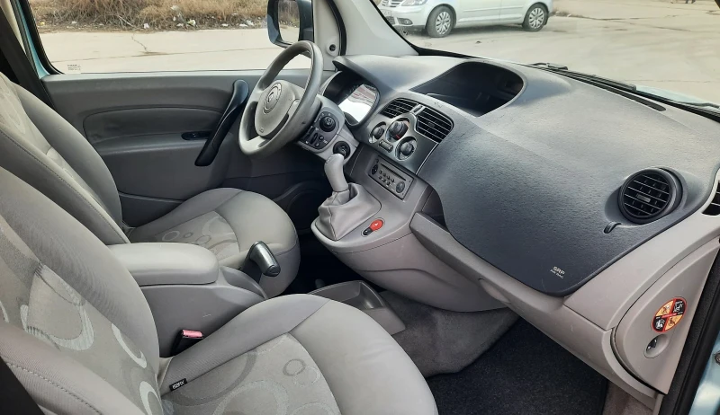 Renault Kangoo 1.6i, снимка 12 - Автомобили и джипове - 48819939