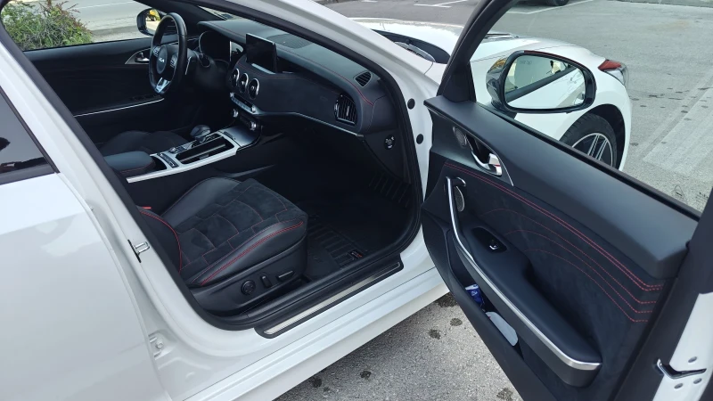 Kia Stinger GT 3.3 AWD , снимка 12 - Автомобили и джипове - 51318888