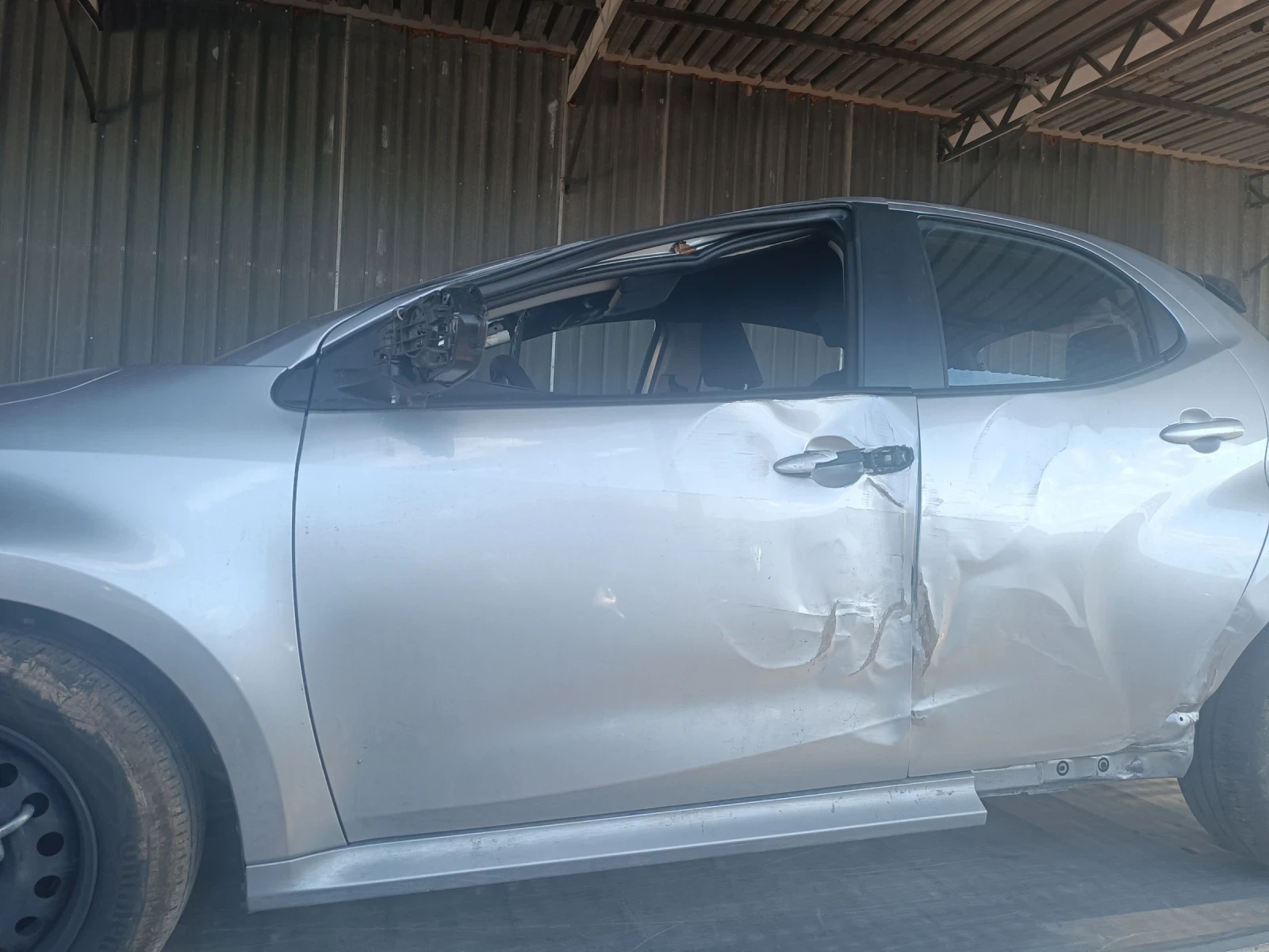 Toyota Yaris 1.0Бензин - изображение 3