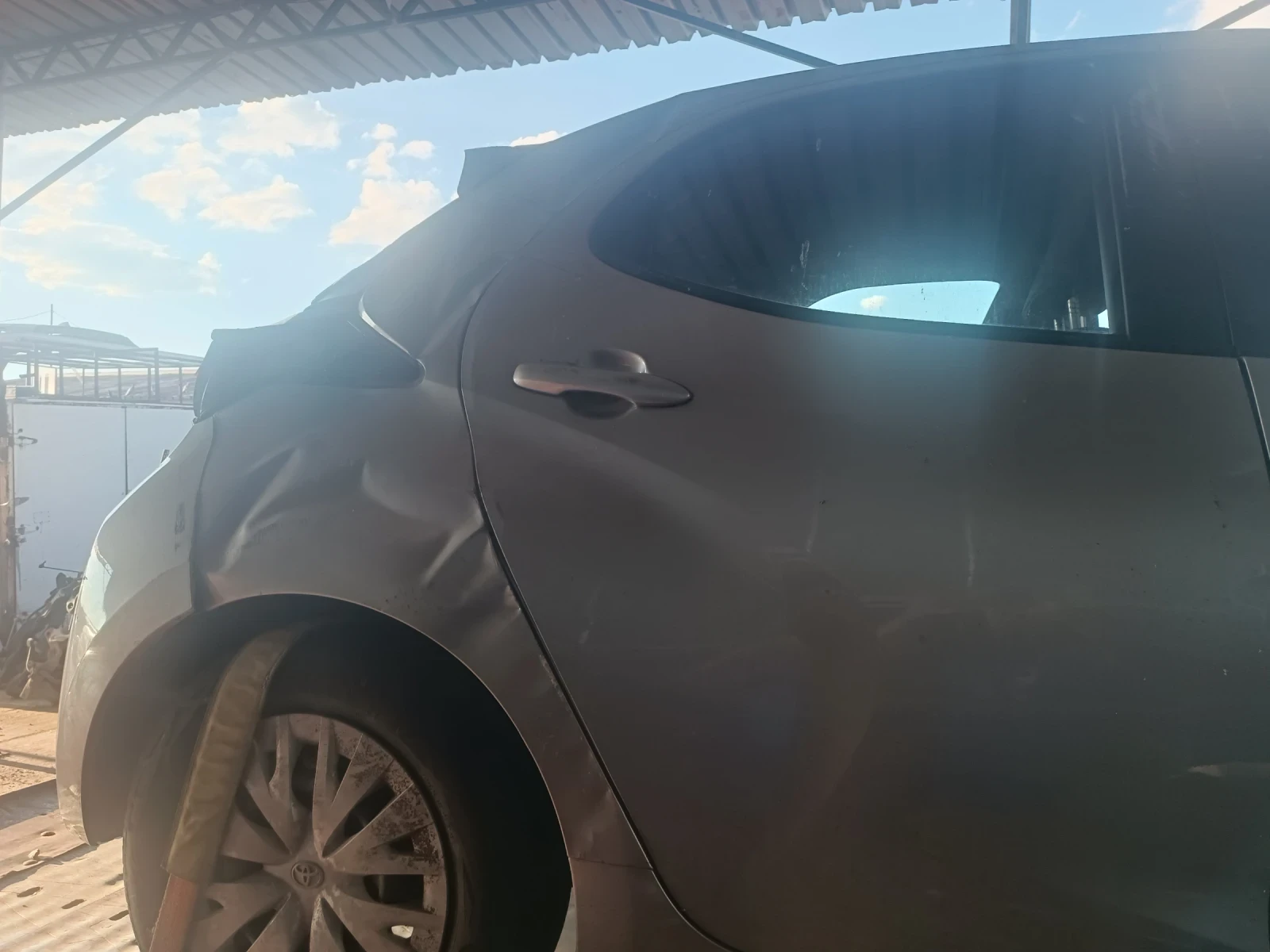 Toyota Yaris 1.0Бензин - изображение 8