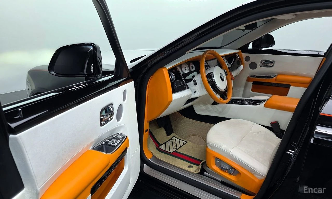 Rolls-Royce Ghost V12* 6.6* CUSTOM* 360 КАМЕРИ* ОБДУХВАНЕ* 2TONE, снимка 9 - Автомобили и джипове - 54623393