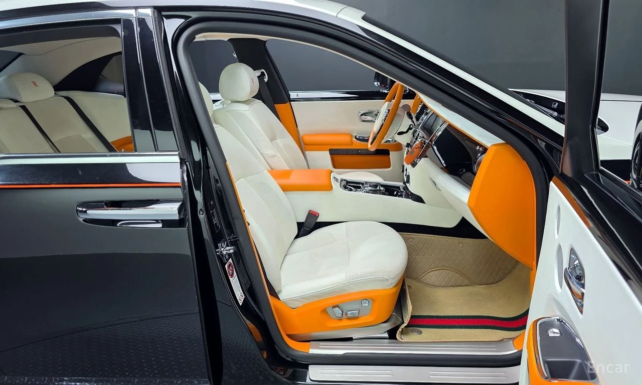 Rolls-Royce Ghost V12* 6.6* CUSTOM* 360 КАМЕРИ* ОБДУХВАНЕ* 2TONE, снимка 10 - Автомобили и джипове - 54623393