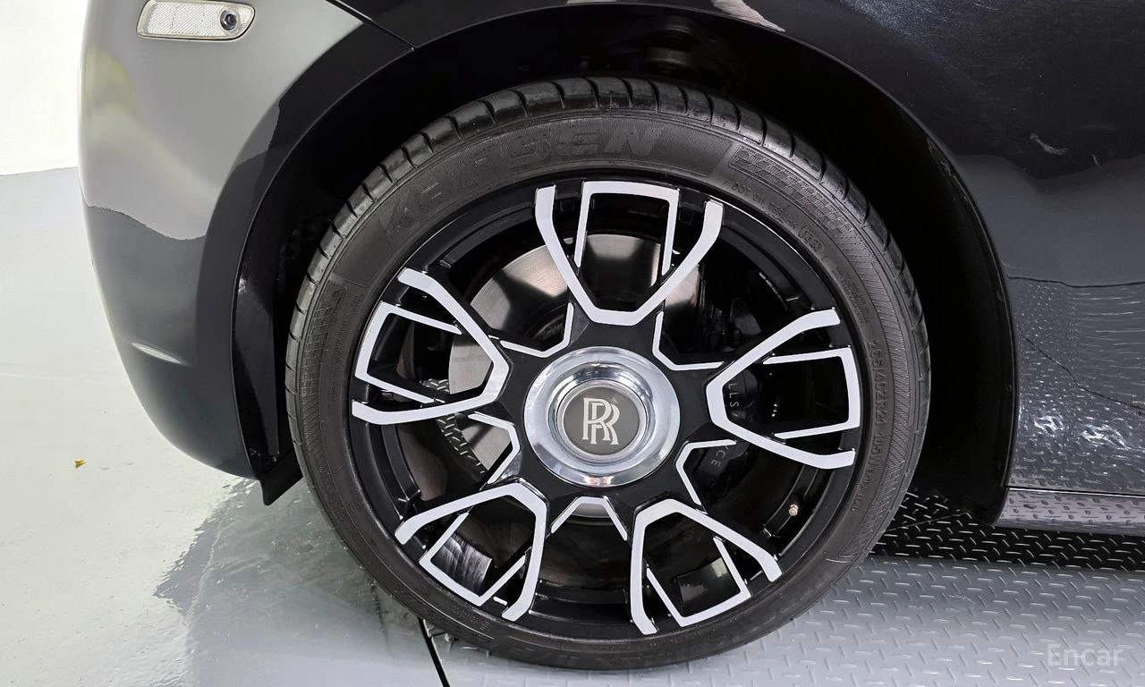 Rolls-Royce Ghost V12* 6.6* CUSTOM* 360 КАМЕРИ* ОБДУХВАНЕ* 2TONE, снимка 5 - Автомобили и джипове - 54623393