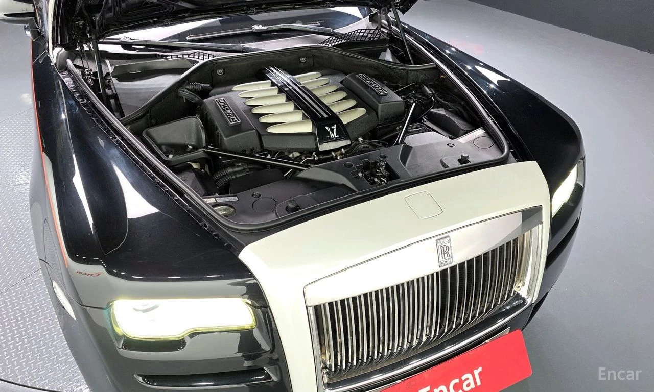 Rolls-Royce Ghost V12* 6.6* CUSTOM* 360 КАМЕРИ* ОБДУХВАНЕ* 2TONE, снимка 6 - Автомобили и джипове - 54623393