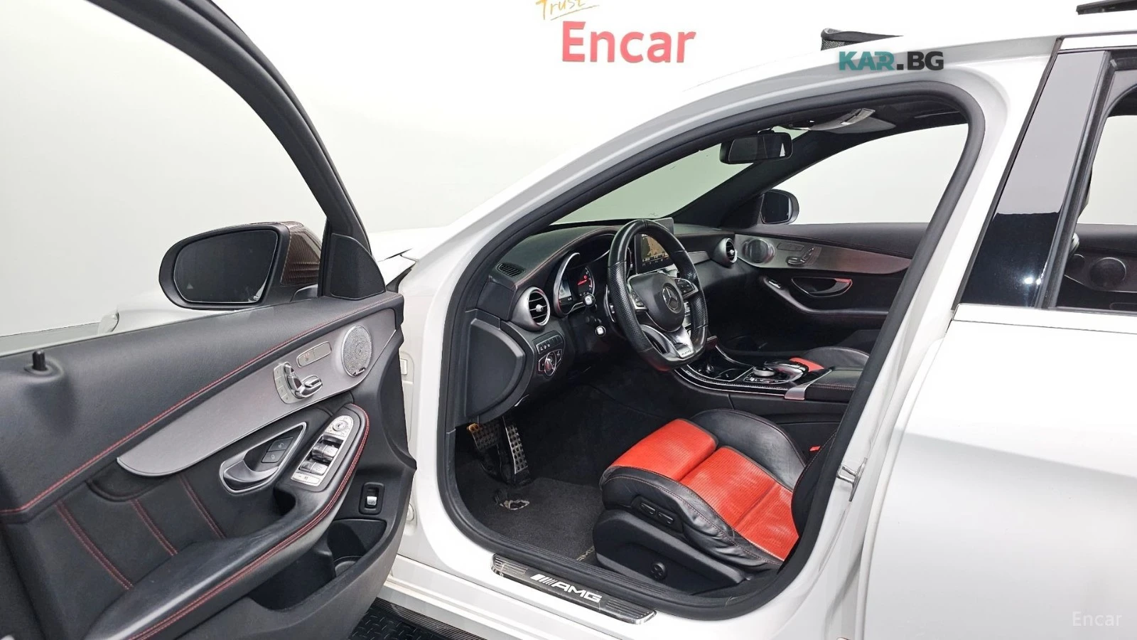 Mercedes-Benz C 63 AMG * ПОДГРЕВ* ПАНОРАМА* 360* HEAD-UP* BURMESTER* , снимка 9 - Автомобили и джипове - 55223490