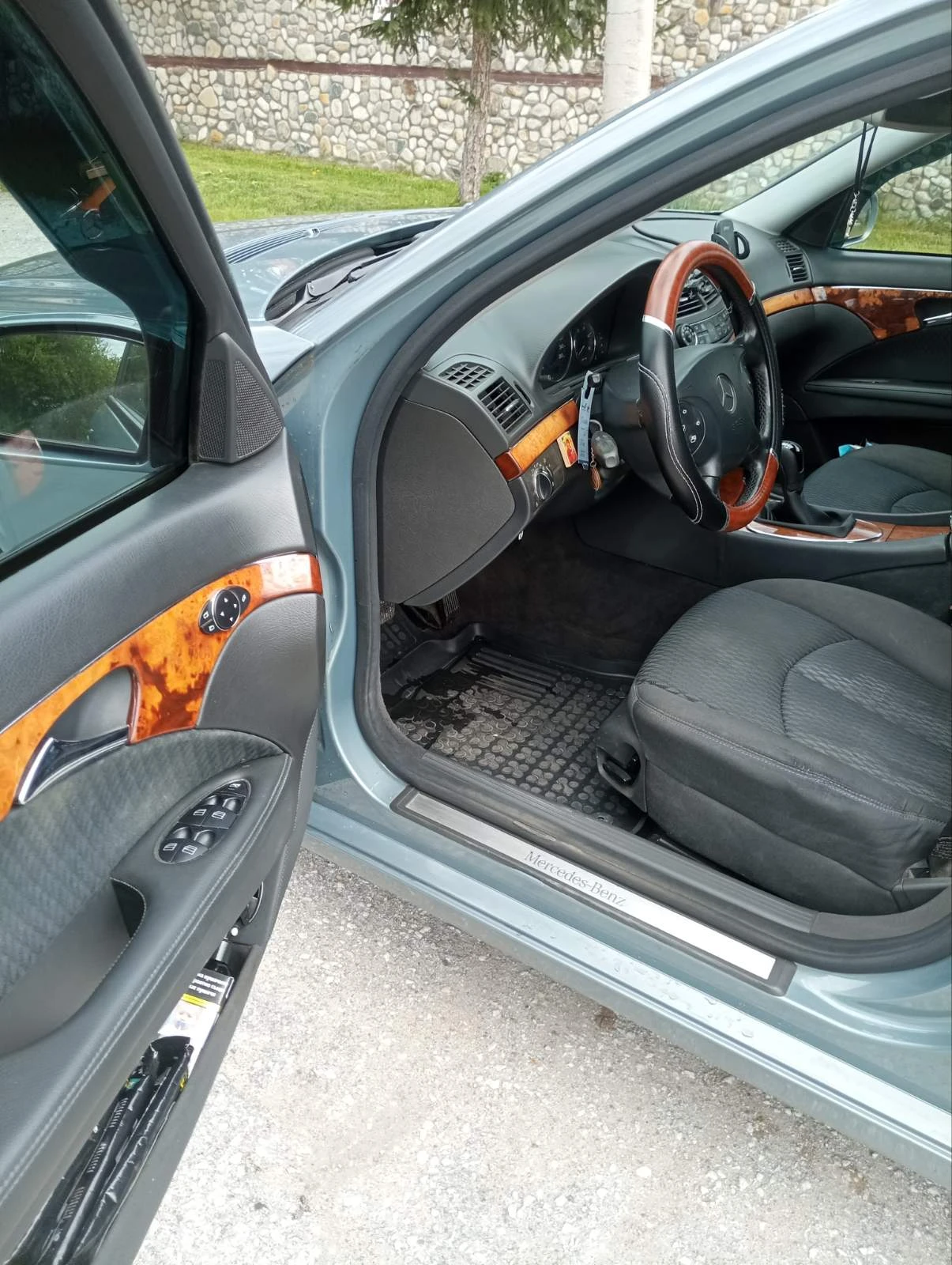 Mercedes-Benz E 280, снимка 7 - Автомобили и джипове - 55934339
