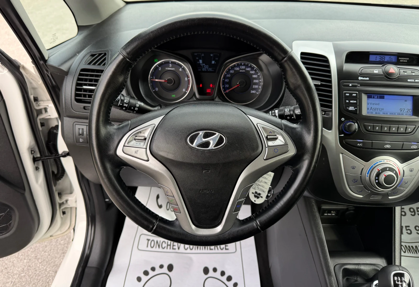 Hyundai Ix20 1.4-CRDI-90hp-185.000km-КАТО ЧИСТО НОВА-ПАРКТРОНИК, снимка 8 - Автомобили и джипове - 56082261
