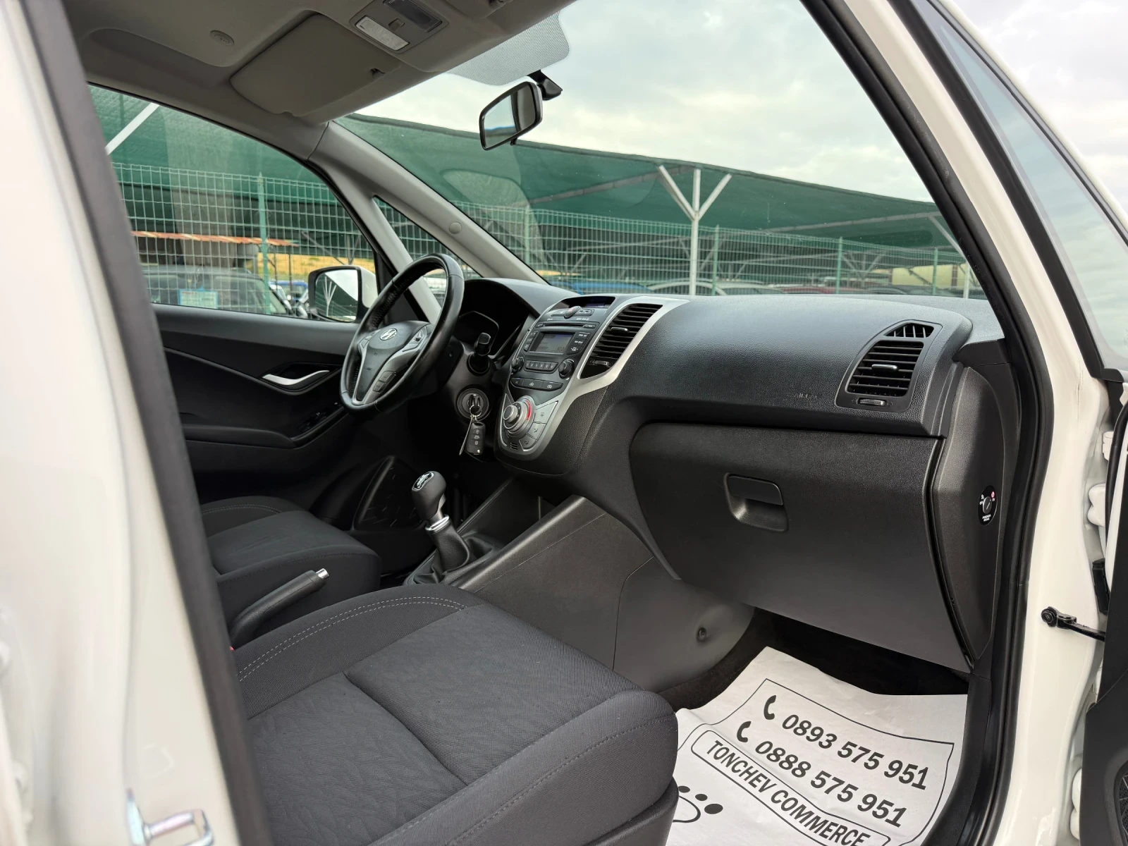 Hyundai Ix20 1.4-CRDI-90hp-185.000km-КАТО ЧИСТО НОВА-ПАРКТРОНИК, снимка 14 - Автомобили и джипове - 56082261