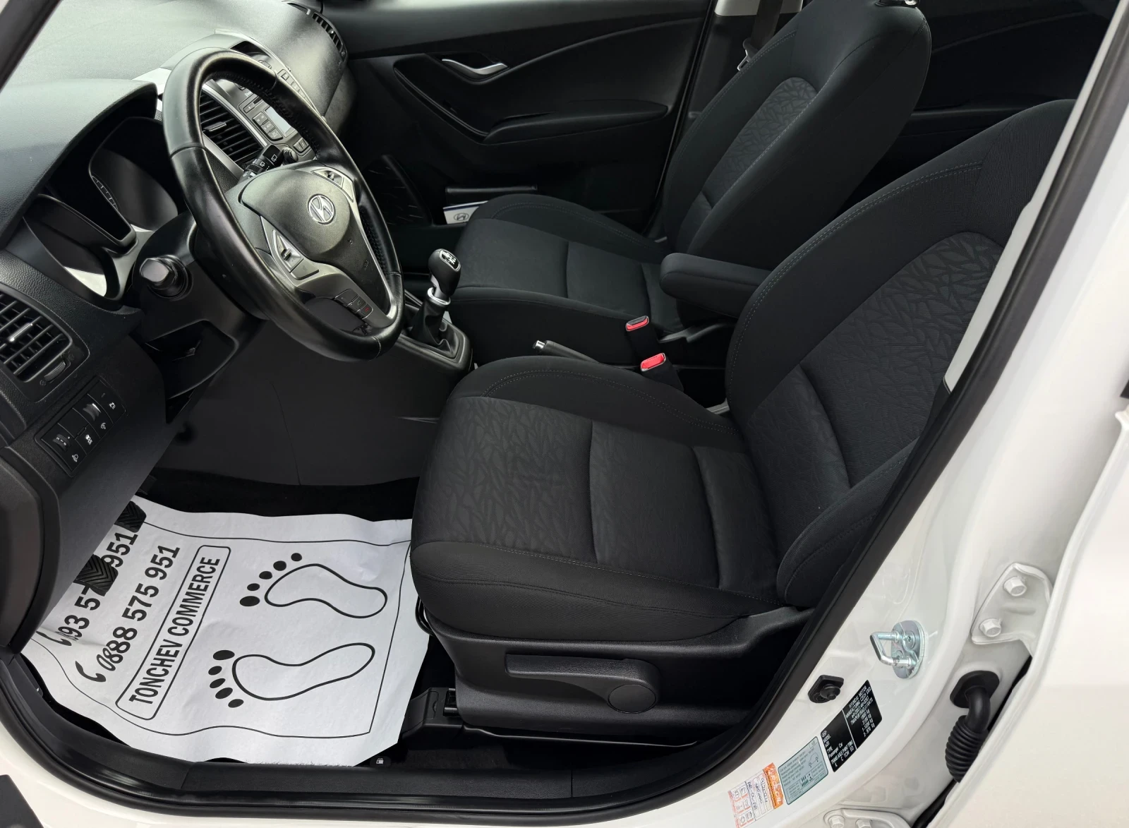 Hyundai Ix20 1.4-CRDI-90hp-185.000km-КАТО ЧИСТО НОВА-ПАРКТРОНИК, снимка 11 - Автомобили и джипове - 56082261
