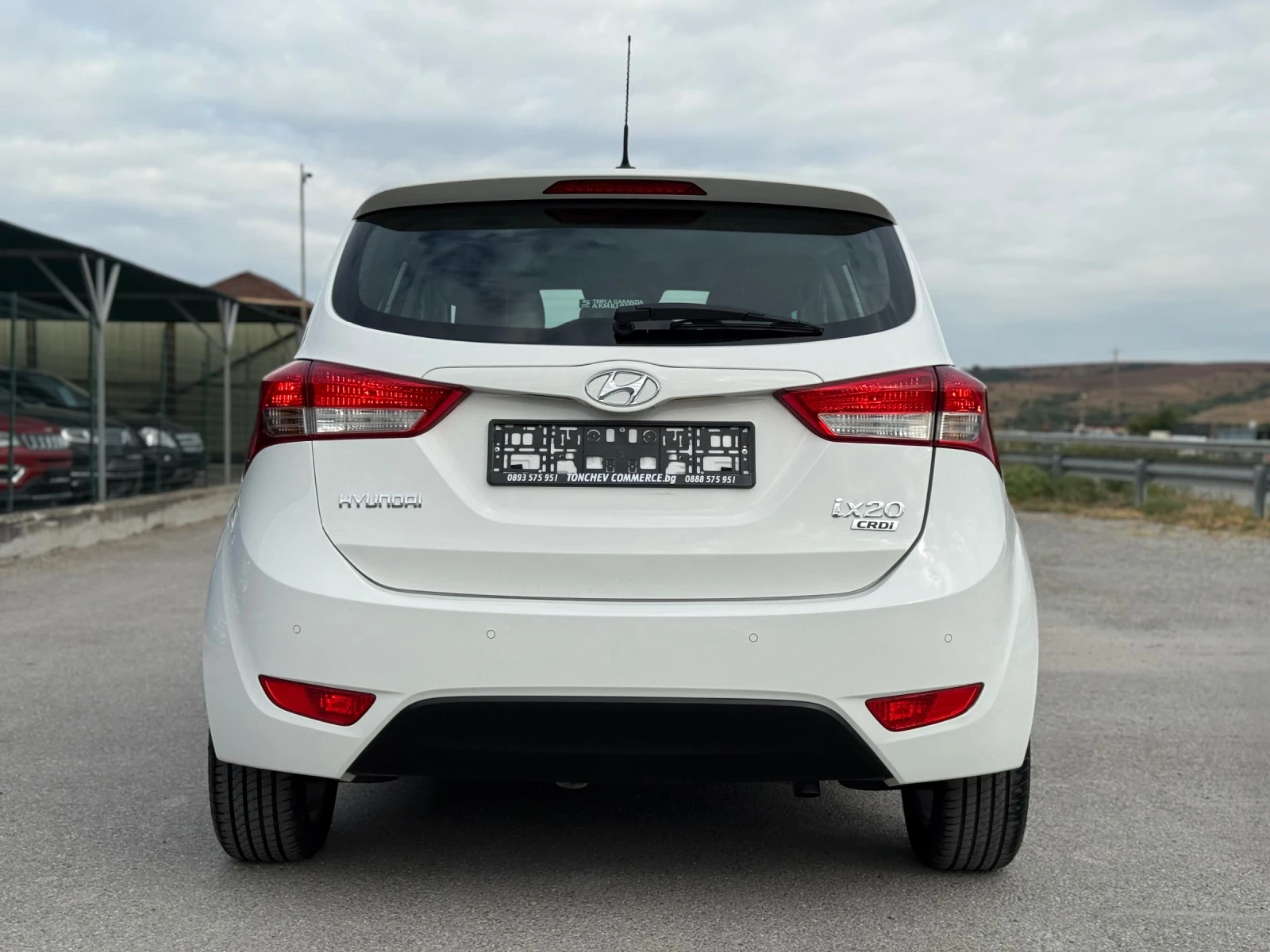 Hyundai Ix20 1.4-CRDI-90hp-185.000km-КАТО ЧИСТО НОВА-ПАРКТРОНИК, снимка 5 - Автомобили и джипове - 56082261