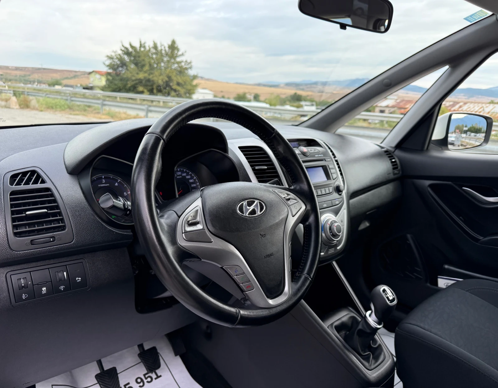 Hyundai Ix20 1.4-CRDI-90hp-185.000km-КАТО ЧИСТО НОВА-ПАРКТРОНИК, снимка 7 - Автомобили и джипове - 56082261