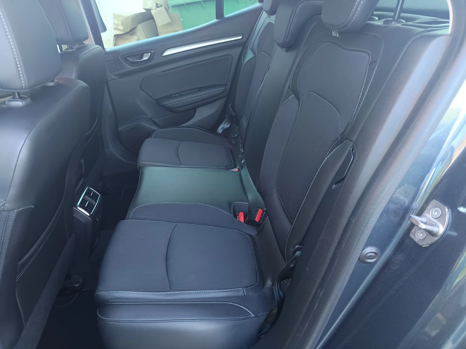 Renault Megane 1.3Tce/ 140к.с., снимка 17 - Автомобили и джипове - 56296959