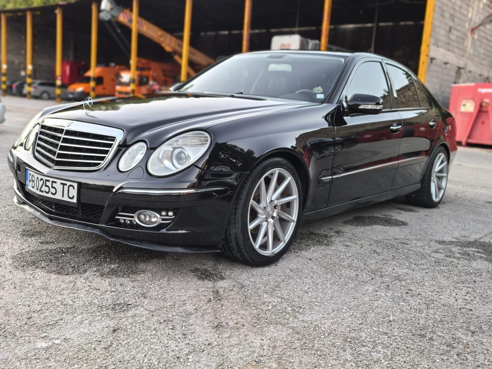 Mercedes-Benz E 320, снимка 3 - Автомобили и джипове - 56349596