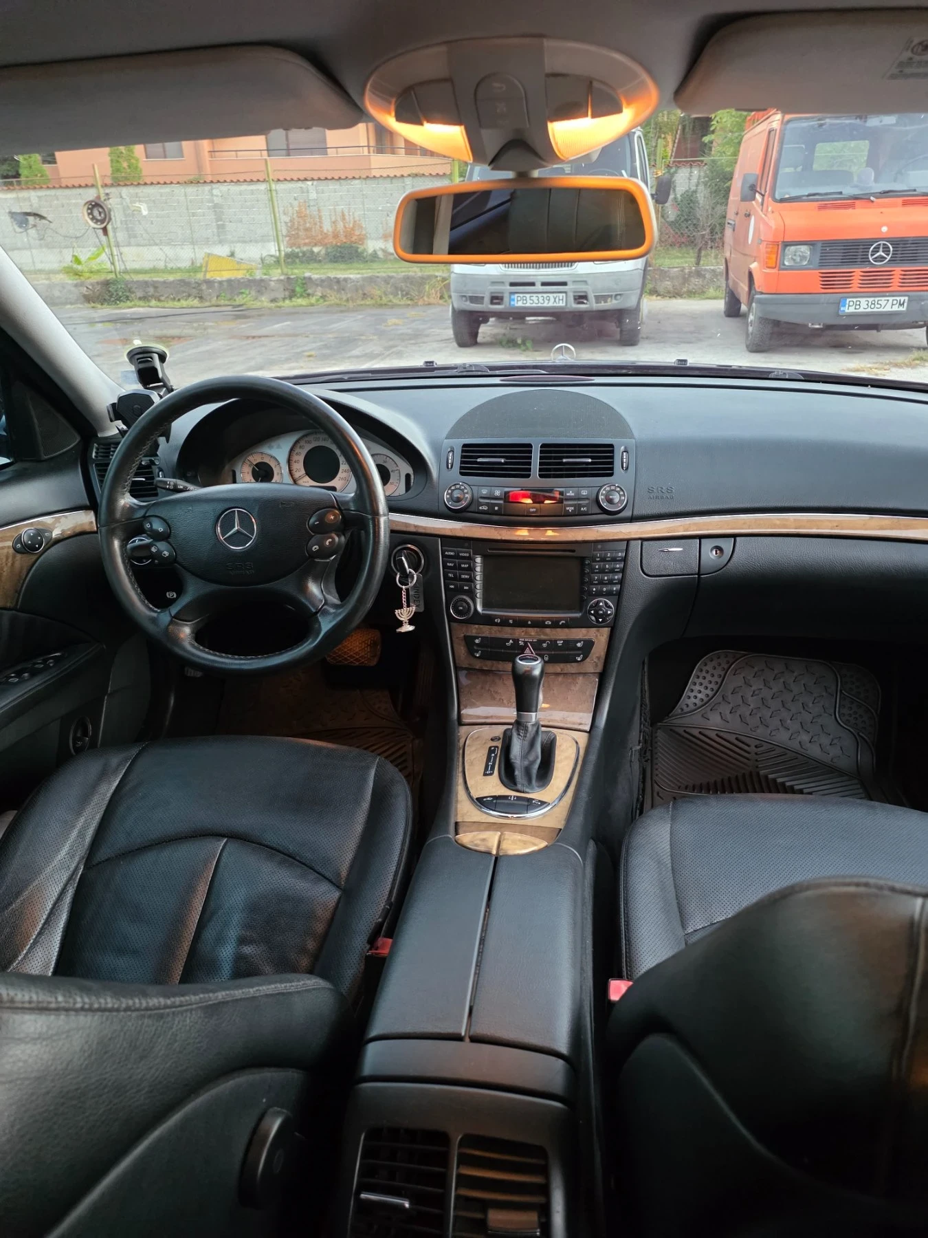 Mercedes-Benz E 320, снимка 8 - Автомобили и джипове - 56349596