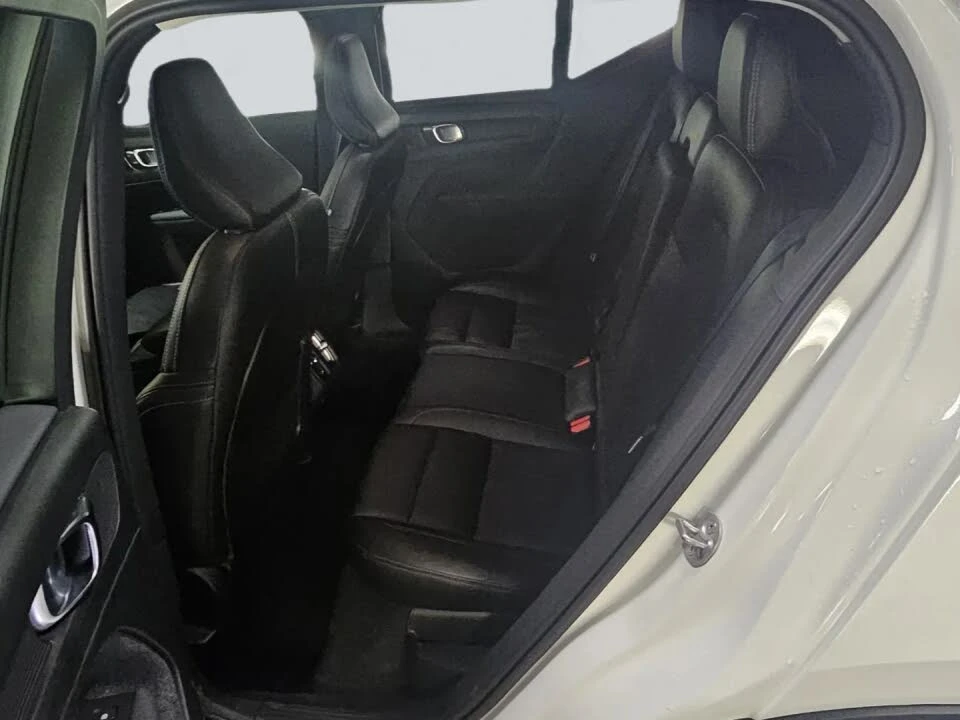 Volvo XC40 I * T5 * Inspiration* AвтоКредит* (ЦЕНА ДО БГ) - изображение 10