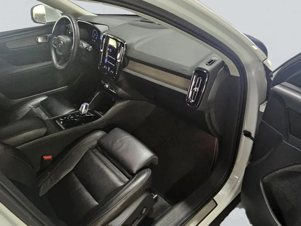 Volvo XC40 I * T5 * Inspiration* AвтоКредит* (ЦЕНА ДО БГ) - изображение 9
